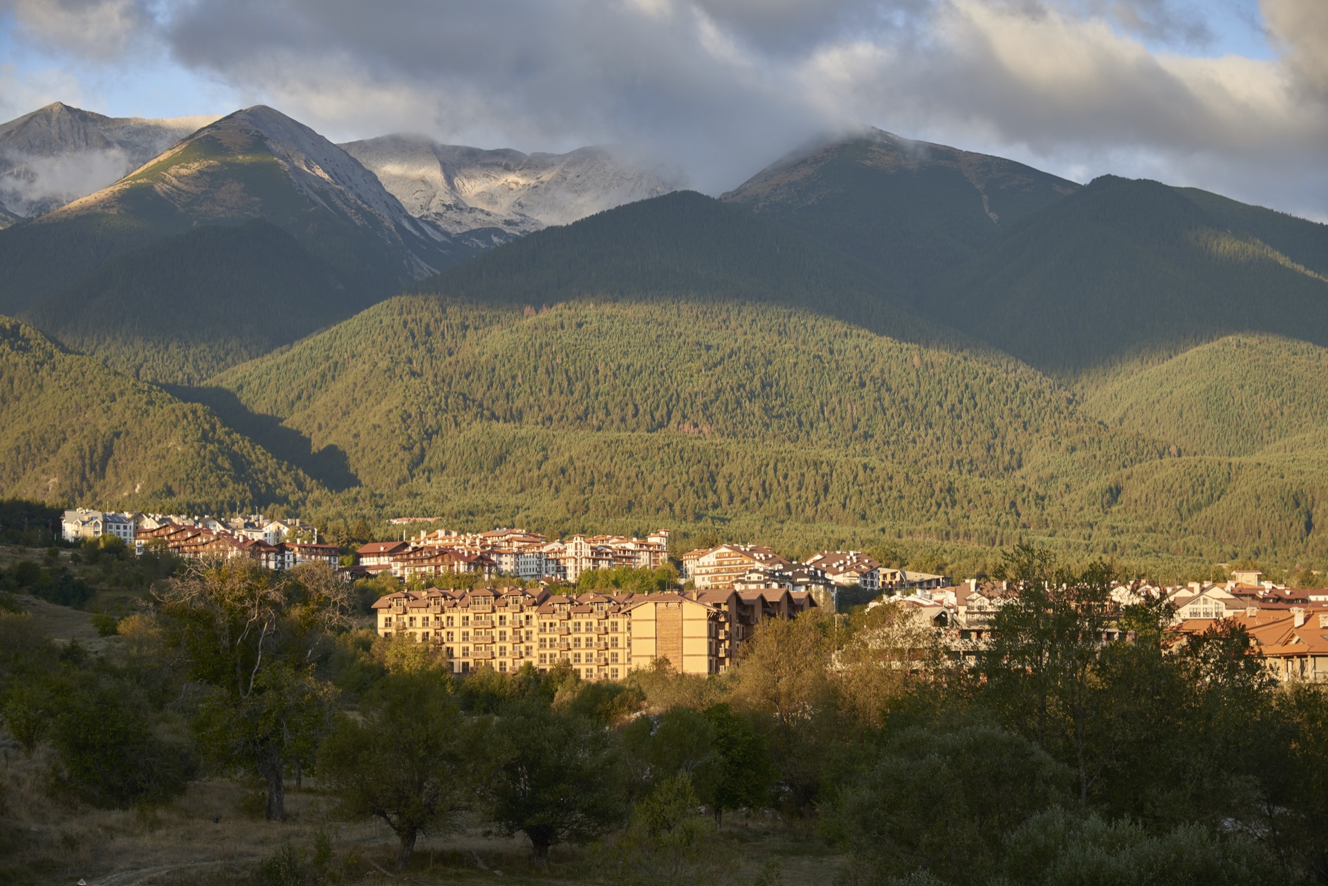 Bansko beneath the Pirin Mountains
